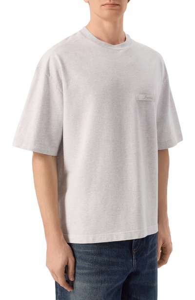 Хлопковая футболка JACQUEMUS серого цвета по цене 27800 руб., арт. 26HTSU00345/AJ00327, фото 3 Хлопковая футболка JACQUEMUS, арт. 26HTSU00345/AJ00327, фото 3