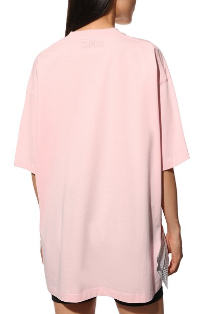 Хлопковая футболка VETEMENTS светло-розового цвета по цене 42550 руб., арт. UE52TR120P 1602/W, фото 4 Хлопковая футболка VETEMENTS, арт. UE52TR120P 1602/W, фото 4