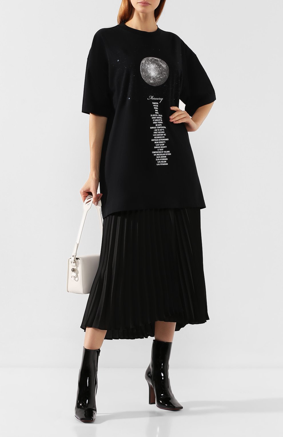 Хлопковая футболка VETEMENTS черного цвета по цене 53950 руб., арт. UAH20TR901/W, фото 2 Хлопковая футболка VETEMENTS, арт. UAH20TR901/W, фото 2