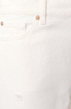 Женские джинсы 7 FOR ALL MANKIND белого цвета, арт. 7U230597MLD | Фото 6 (Длина (брюки, джинсы): Стандартные; Материал сплава: Проставлено; Драгоценные камни: Проставлено; Стили: Повседневный; Материал внешний: Деним, Хлопок; Кросс-КТ: Деним; Детали: Потертости; Силуэт Ж (брюки и джинсы): Прямые)