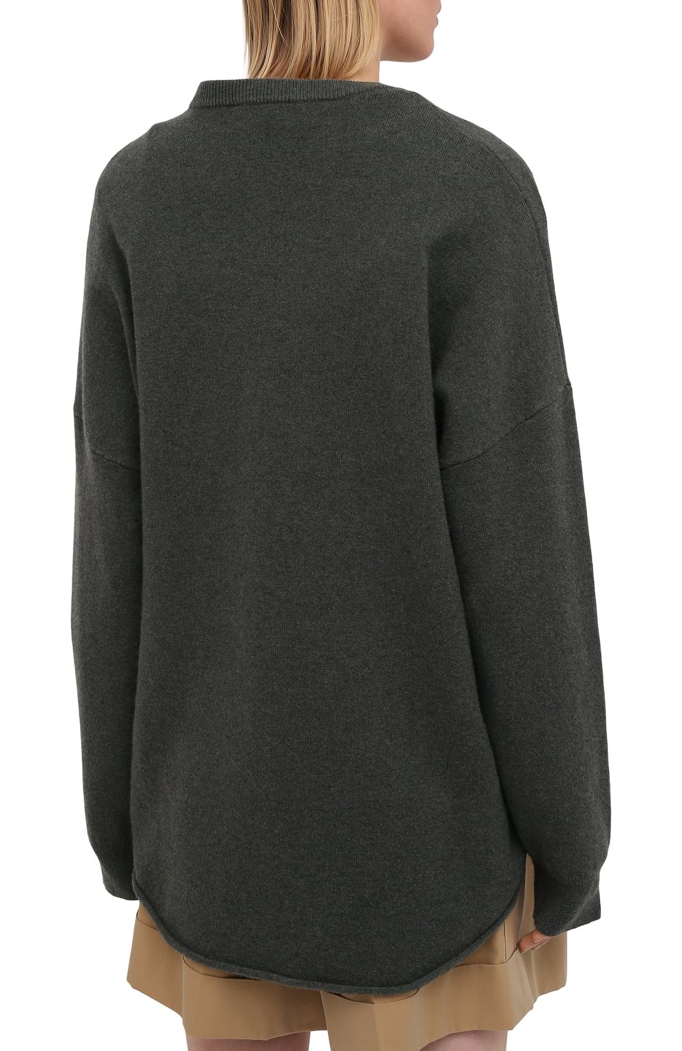 Кашемировый свитер EXTREME CASHMERE хаки цвета по цене 53450 руб., арт. 053/CREW H0P, фото 4 Кашемировый свитер EXTREME CASHMERE, арт. 053/CREW H0P, фото 4