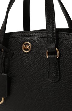 Женская сумка chantal small MICHAEL MICHAEL KORS черного цвета, арт. 30F2G7CM1T | Фото 3 (Сумки-технические: Сумки top-handle; Материал: Натуральная кожа; Материал сплава: Проставлено; Ремень/цепочка: На ремешке; Драгоценные камни: Проставлено; Размер: small)