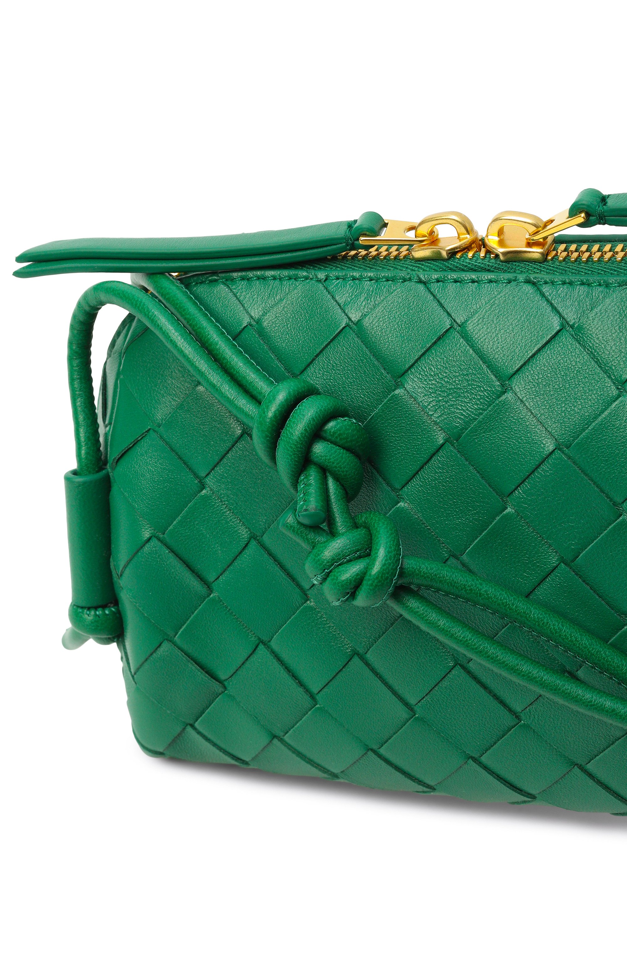 Сумка concert pouch BOTTEGA VENETA зеленого цвета по цене 246500 руб., арт. 794258/VCPP1, фото 6 Сумка concert pouch BOTTEGA VENETA, арт. 794258/VCPP1, фото 6