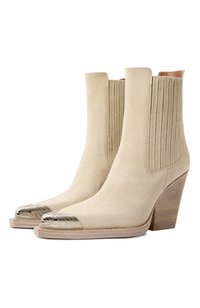 Светло-бежевый