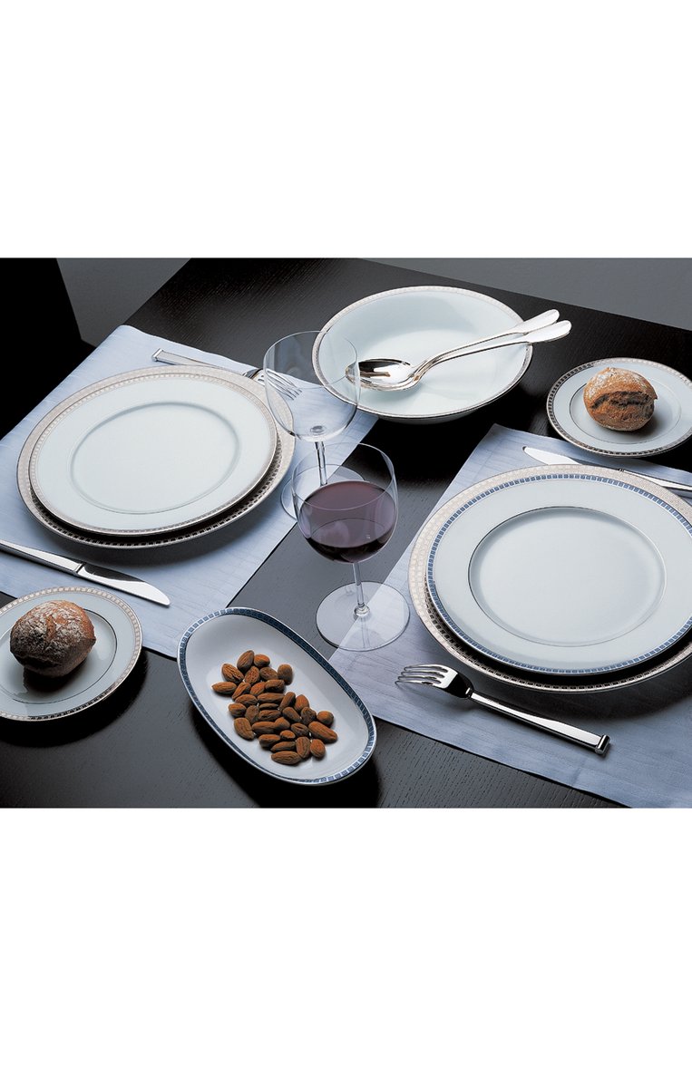 Блюдо для торта athena platine BERNARDAUD серебряного цвета, арт. 0448/121 | Фото 2 (Интерьер Кросс-КТ: Обеденная посуда; Нос: Не проставлено; Региональные ограничения белый список (Axapta Mercury): Не проставлено; Коллекция: Athena Platine; Ограничения доставки: fragile-2)