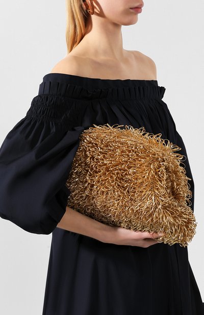 Клатч pouch BOTTEGA VENETA золотого цвета по цене 769000 руб., арт. 591968/VCQA0, фото 2 Клатч pouch BOTTEGA VENETA, арт. 591968/VCQA0, фото 2