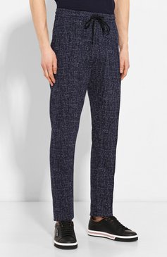 Мужские брюки EMPORIO ARMANI темно-синего цвета, арт. 21P89S/21S45 | Фото 3 (Длина (брюки, джинсы): Стандартные; Материал внешний: Синтетический материал; Случай: Повседневный; Материал внутренний: Не назначено; Материал сплава: Проставлено; Драгоценные камни: Проставлено; Стили: Кэжуэл)