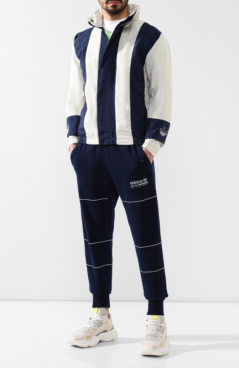 Мужские хлопковые джоггеры ADIDAS ORIGINALS темно-синего цвета, арт. DV1949 | Фото 2 (Материал внешний: Хлопок; Длина (брюки, джинсы): Стандартные; Силуэт М (брюки): Джоггеры; Стили: Кэжуэл)