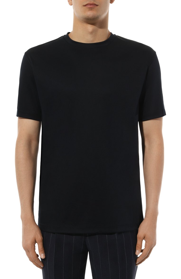 Мужская хлопковая футболка GIORGIO ARMANI темно-синего цвета, арт. 6LSM90/SJTKZ | Фото 3 (Длина (для топов): Стандартные; Драгоценные камни: Проставлено; Материал сплава: Проставлено; Материал внешний: Хлопок; Рукава: Короткие; Стили: Кэжуэл; Принт: Без принта; Мужское Кросс-КТ: Футболка-одежда; Кросс-КТ: Джерси)