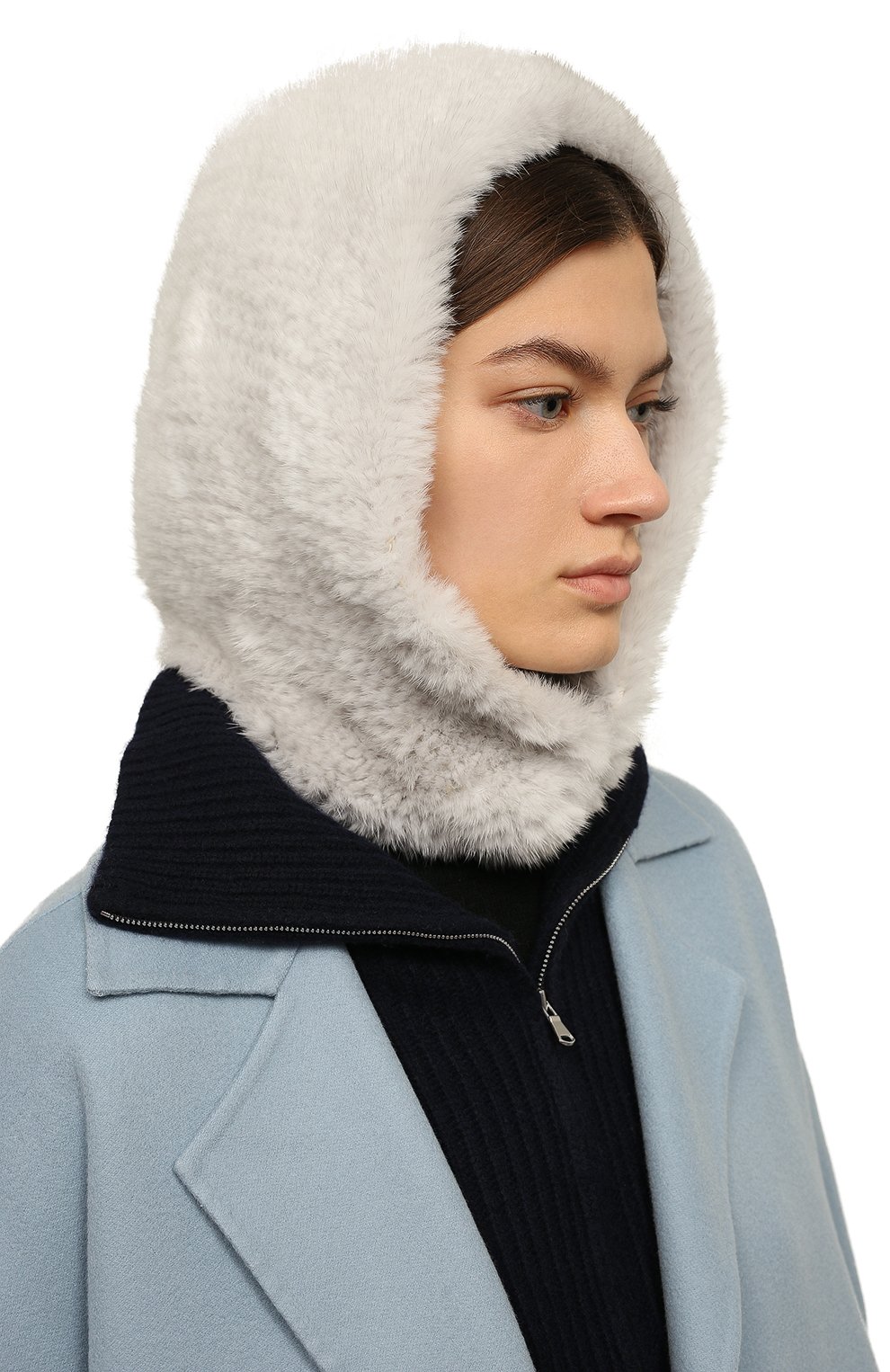 Меховой капюшон из норки VICTORIA KUSENKOVA разноцветного цвета по цене 92840 руб., арт. 191650008060, фото 2 Меховой капюшон из норки VICTORIA KUSENKOVA, арт. 191650008060, фото 2