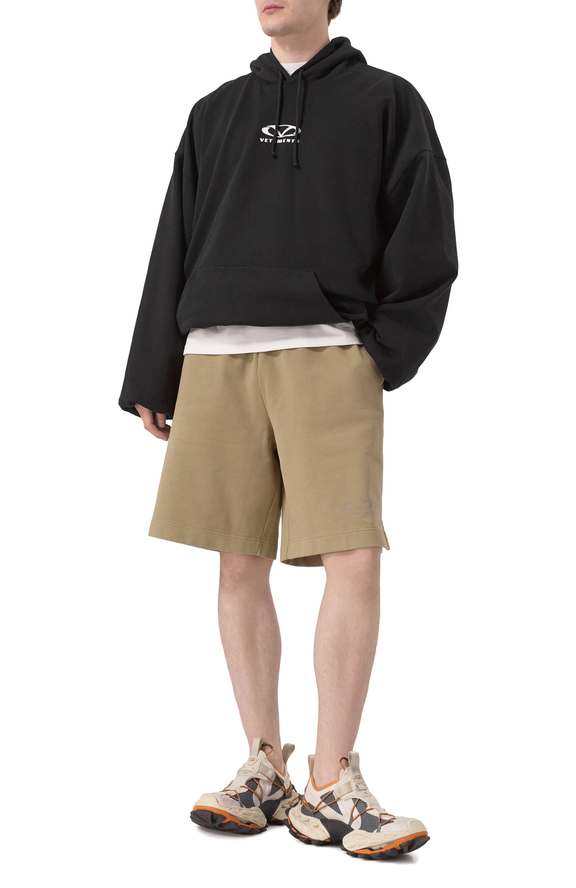 Хлопковые шорты VETEMENTS хаки цвета по цене 74800 руб., арт. UA66SS600T, фото 2 Хлопковые шорты VETEMENTS, арт. UA66SS600T, фото 2