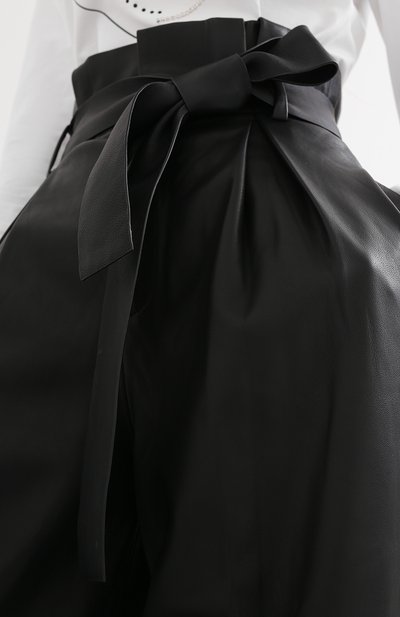 Кожаные брюки REDVALENTINO черного цвета по цене 77750 руб., арт. UR3NF00G/5BW, фото 5 Кожаные брюки REDVALENTINO, арт. UR3NF00G/5BW, фото 5