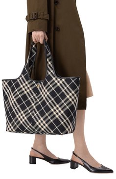Женская сумка-тоут BURBERRY черно-белого цвета, арт. 8093978 | Фото 2 (Материал: Текстиль; Драгоценные камни: Проставлено; Материал сплава: Проставлено; Размер: large)