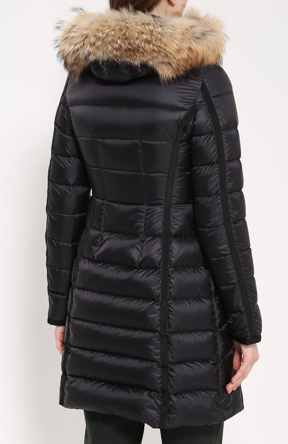 Приталенный стеганый пуховик с меховой отделкой капюшона MONCLER, арт. B2-093-49900-15-53048, фото 4