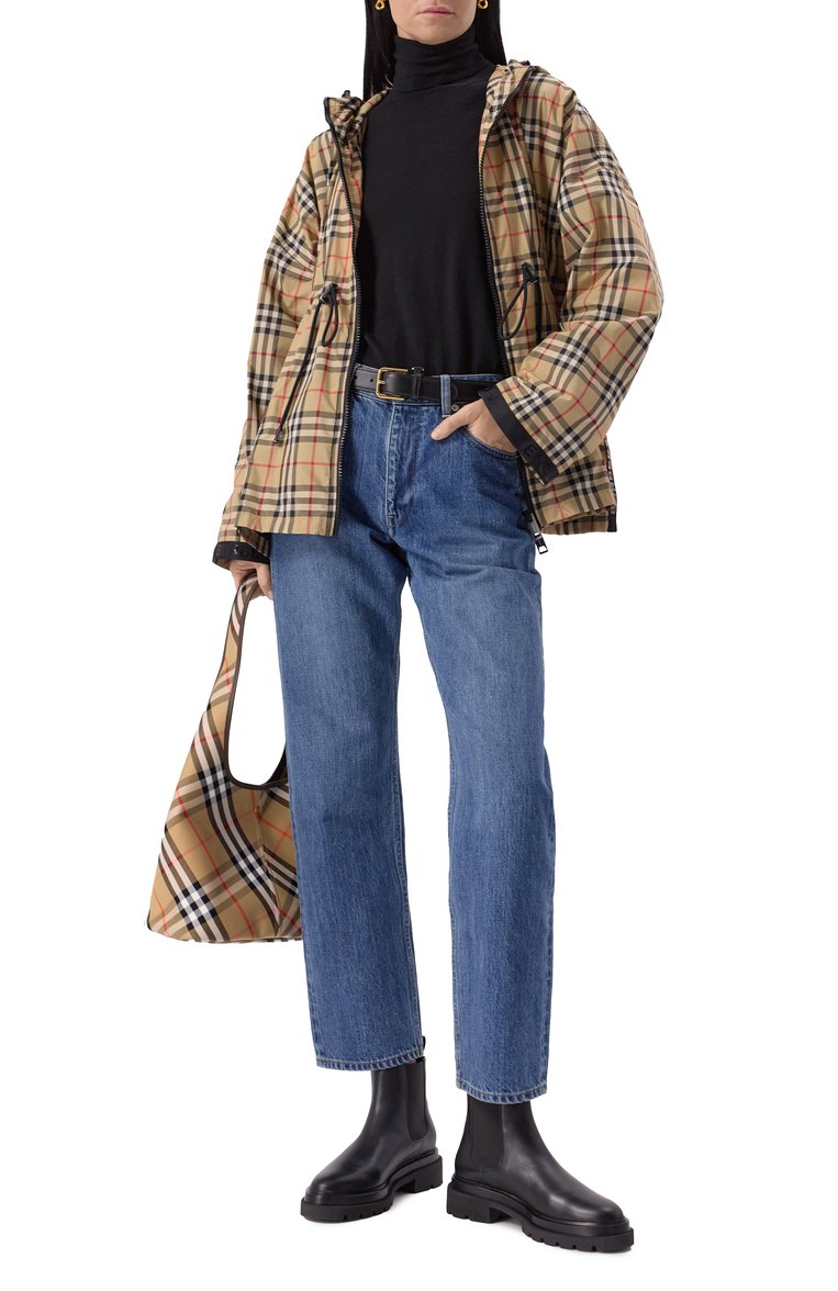 Женская ветровка BURBERRY бежевого цвета, арт. 8062947 | Фото 2 (Рукава: Длинные; Материал подклада: Синтетический материал; Длин�а (верхняя одежда): Короткие; Стили: Кэжуэл; Кросс-КТ: Ветровки, Куртка; Материал внешний: Синтетический материал)