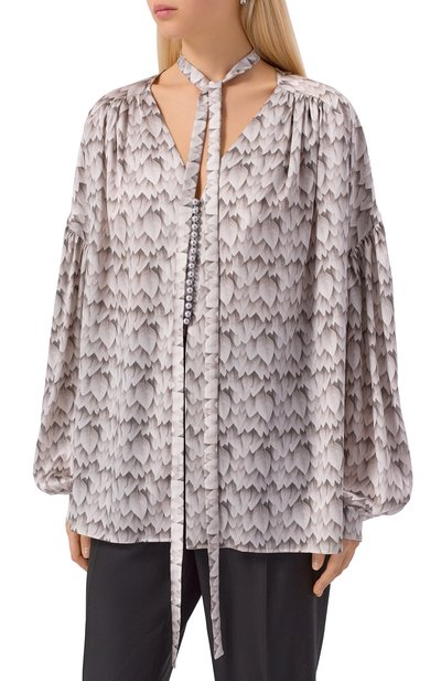 Шелкова блузка AKHMADULLINA серого цвета по цене 99900 руб., арт. 1226.2BL605/S702, фото 3 Шелкова блузка AKHMADULLINA, арт. 1226.2BL605/S702, фото 3