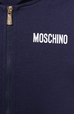 Детский комплект из толстовки и брюк MOSCHINO темно-синего цвета, арт. MUK04Y/LCA40 | Фото 4 (Материал сплава: Проставлено; Нос: Не проставлено; Материал внешний: Хлопок; Случай: Повседневный; Ростовка одежда: 3 мес | 62 см, 12 мес | 80 см, 9 мес | 74 см, 6 мес | 68 см, 18 мес | 86 см)