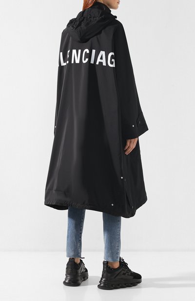 Плащ с капюшоном BALENCIAGA черного цвета по цене 153000 руб., арт. 518184/TYD36, фото 4 Плащ с капюшоном BALENCIAGA, арт. 518184/TYD36, фото 4