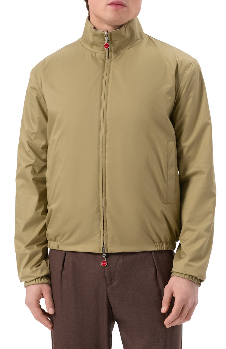 Мужской двусторонний бомбер KITON хаки цвета, арт. UW2061V0830F07 | Фото 3 (Рукава: Длинные; Длина (верхняя одежда): Короткие; Материал подклада: Вискоза; Принт: Без принта; Кросс-КТ: бомбер, Легкие; Стили: Милитари, Кэжуэл; Материал внешний: Синтетический материал; Автоматизация состава: Проставлено; Автоматизация ТО: Проставлено; Детали: Без декора)