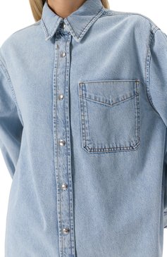 Женская джинсовая рубашка FRAME DENIM голубого цвета, арт. WP25DDR002 | Фото 5 (Рукава: Длинные; Драгоценные камни: Проставлено; Материал сплава: Проставлено; Длина (для топов): Удлиненные; Принт: Без принта; Материал внешний: Деним, Хлопок; Стили: Кэжуэл; Кросс-КТ: Деним; Женское Кросс-КТ: Рубашка-одежда)