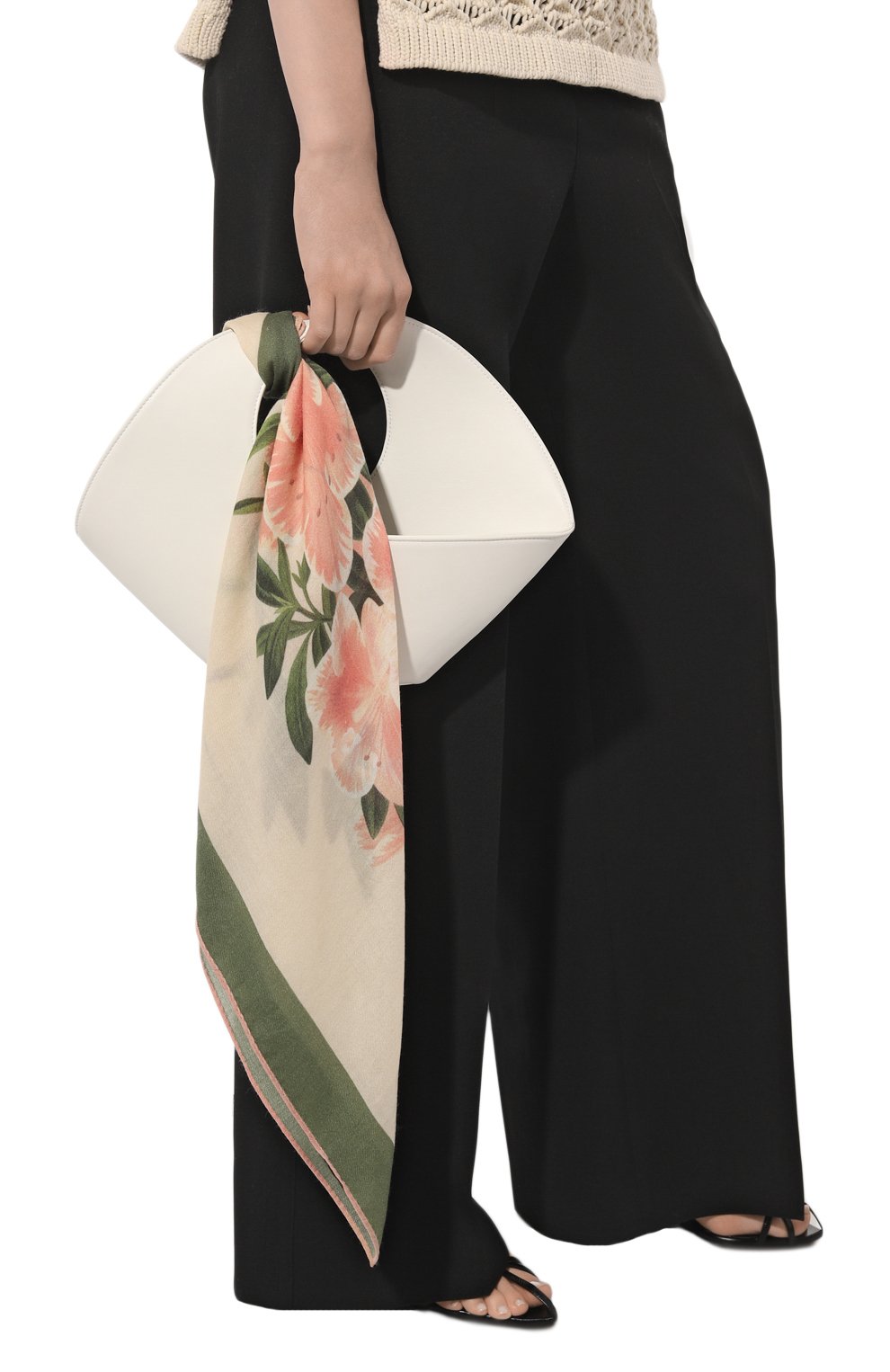 Платок из кашемира и шелка COLOMBO бежевого цвета по цене 104000 руб., арт. S7/70X70, фото 2 Платок из кашемира и шелка COLOMBO, арт. S7/70X70, фото 2