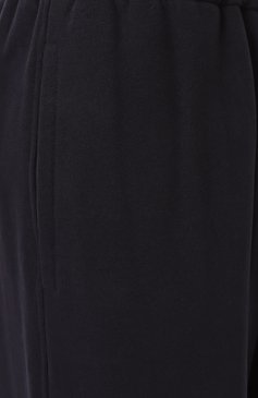 Женские хлопковые брюки BRUNELLO CUCINELLI черного цвета, арт. MN05NVE399 | Фото 6 (Драгоценные камни: Простав�лено; Материал сплава: Проставлено; Длина (брюки, джинсы): Стандартные; Стили: Кэжуэл; Женское Кросс-КТ: Брюки-одежда; Силуэт Ж (брюки и джинсы): Широкие; Материал внешний: Хлопок)