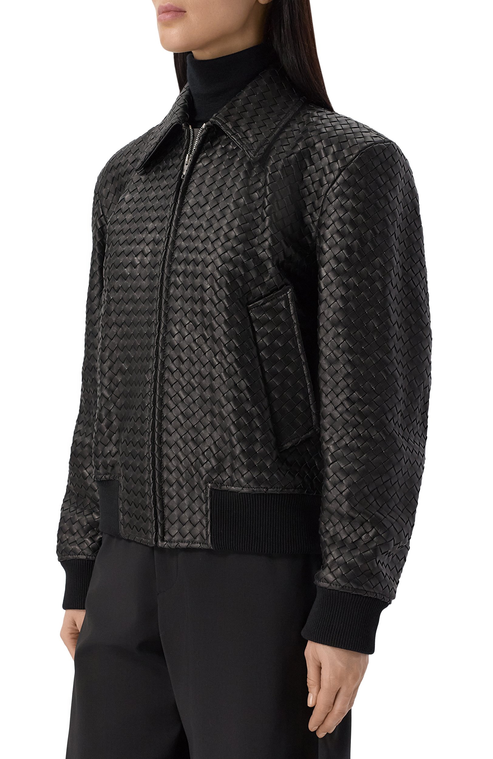 Кожаный бомбер BOTTEGA VENETA черного цвета по цене 1540000 руб., арт. 875155/V6AR0, фото 3 Кожаный бомбер BOTTEGA VENETA, арт. 875155/V6AR0, фото 3