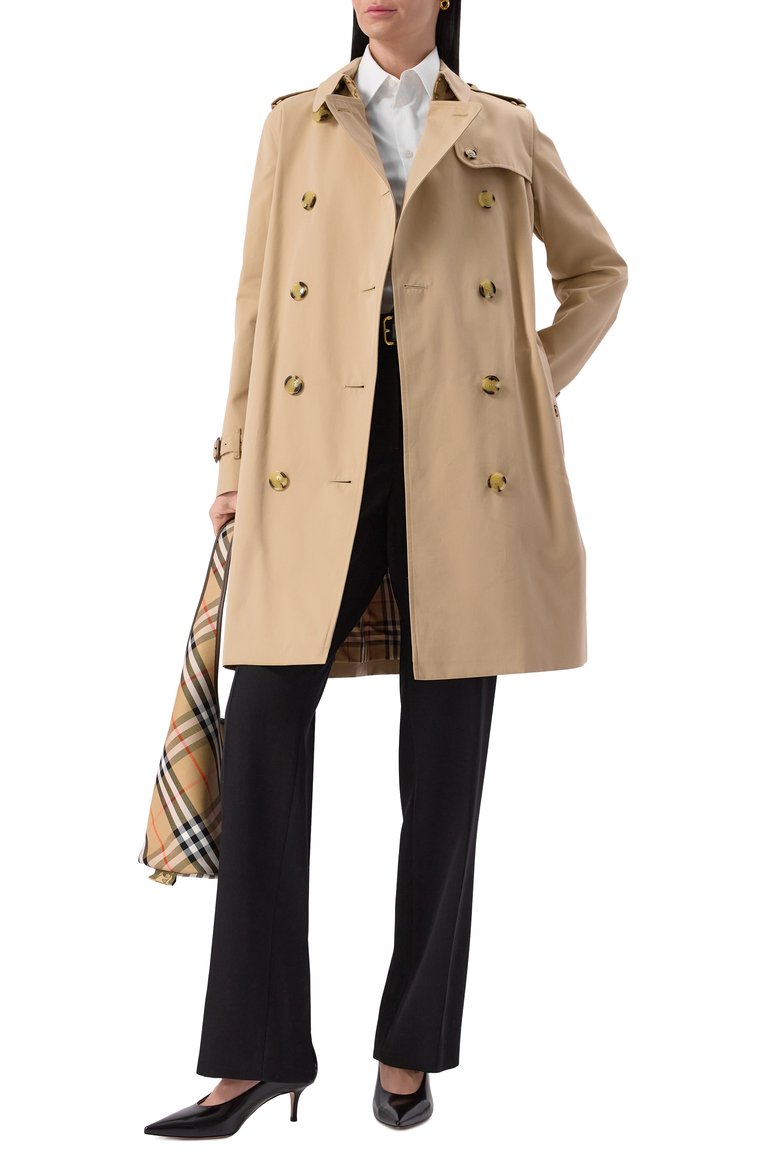 Женский хлопковый тренч BURBERRY бежевого цвета, арт. 8079411 | Фото 2 (Материал сплава: Проставлено; Длина (верхняя одежда): До середины бедра; Материал подклада: Хлопок; Драгоценные камни: Проставлено; Рукава: Длинные; Кросс-КТ: Куртка; Материал внешний: Хлопок; Стили: Классический)