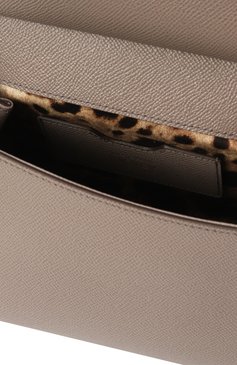 Женская сумка sicily small DOLCE & GABBANA темно-бежевого цвета, арт. BB9003_BE9003_BI9003/A1001_1_ | Фото 5 (Ремень/цепочка: На ремешке; Материал: Натуральная кожа; Сумки-технические: Сумки top-handle; Размер: small)