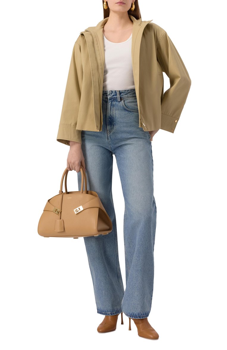 Женская сумка hug medium FERRAGAMO бежевого цвета, арт. 215608/769115 | Фото 7 (Ремень/цепочка: На ремешке; Материал: Натуральная кожа; Размер: medium)