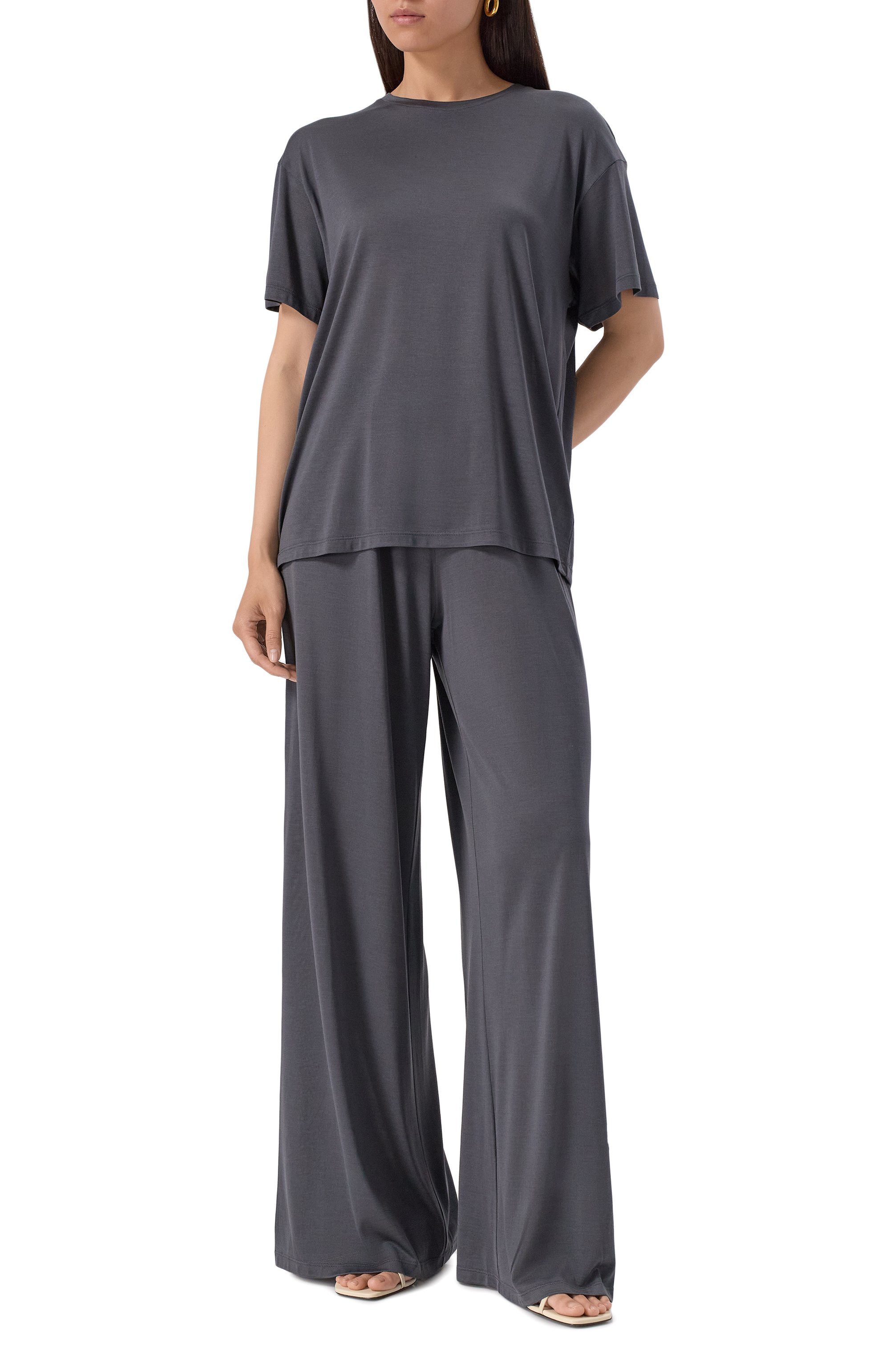 Шелковая футболка 12 STOREEZ серого цвета по цене 13000 руб., арт. 131574, фото 2 Шелковая футболка 12 STOREEZ, арт. 131574, фото 2