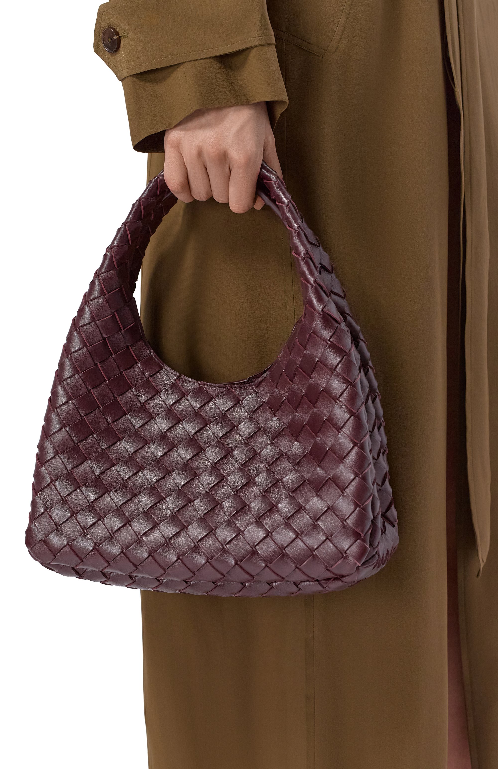 Сумка campana small BOTTEGA VENETA бордового цвета по цене 459500 руб., арт. 854248/V4SC0, фото 2 Сумка campana small BOTTEGA VENETA, арт. 854248/V4SC0, фото 2