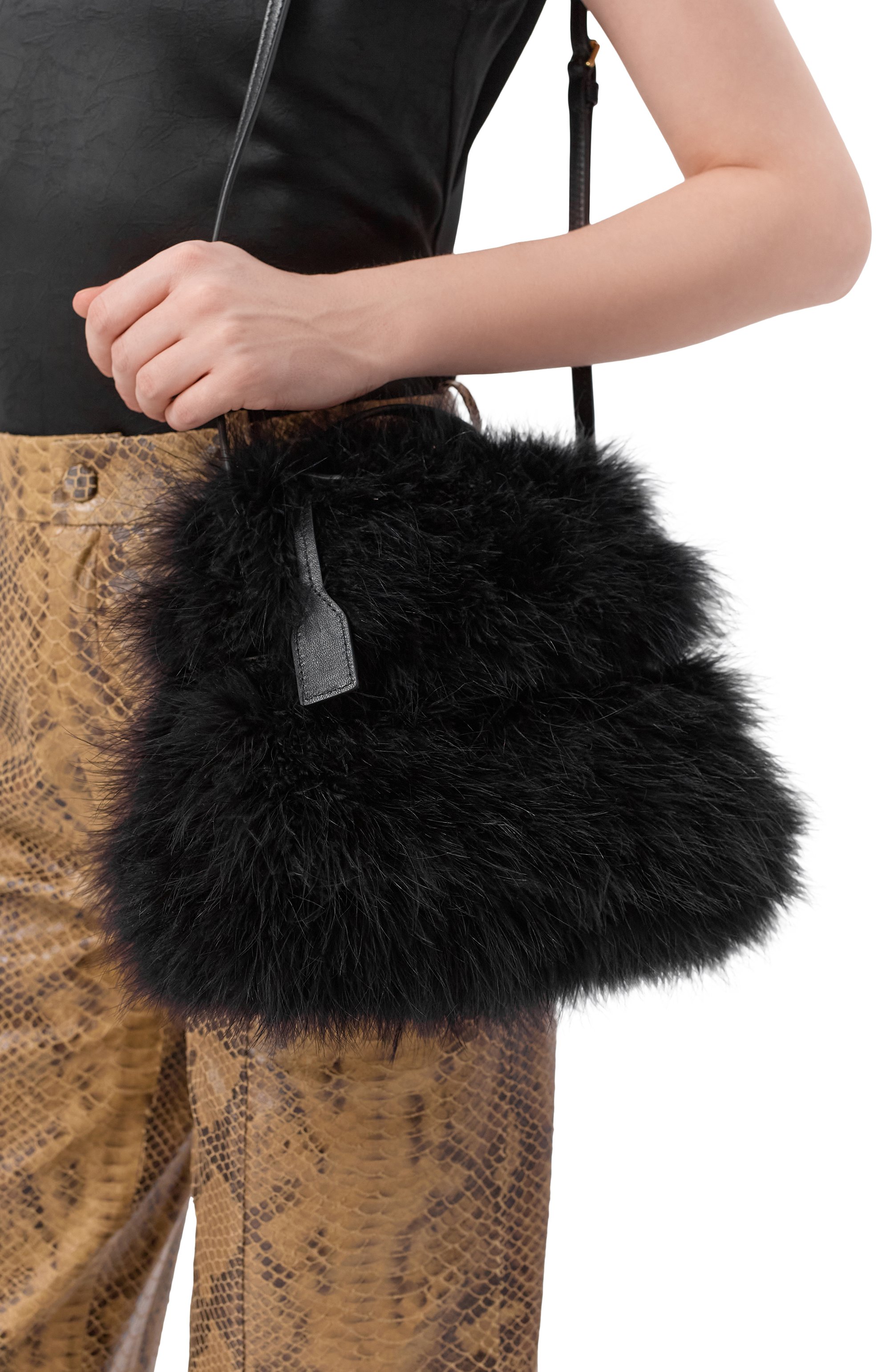 Сумка tie me small MOSCHINO черного цвета по цене 257500 руб., арт. MC4060PP10/0A4, фото 2 Сумка tie me small MOSCHINO, арт. MC4060PP10/0A4, фото 2