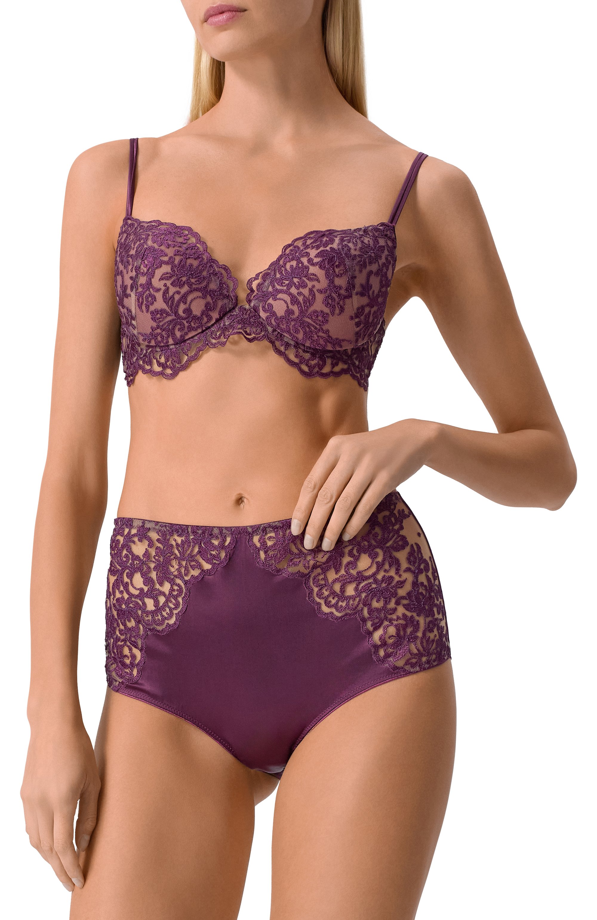 Бюстгальтер I.D. SARRIERI фиолетового цвета по цене 61130 руб., арт. J5342, фото 2 Бюстгальтер I.D. SARRIERI, арт. J5342, фото 2