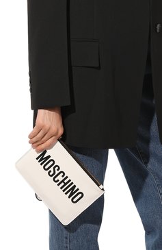 Женские кожаный футляр для документов MOSCHINO белого цвета, арт. 2317 A8409/8001 | Фото 2 (Материал: Натуральная кожа; Материал сплава: Проставлено; Нос: Не проставлено)