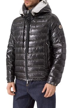 Мужская пуховик akinari MONCLER черного цвета, арт. 1A00009/596J9 | Фото 3 (Длина (верхняя одежда): Короткие; Материал внешний: Синтетический материал; Материал подклада: Синтетический материал; Рукава: Длинные; Стили: Кэжуэл; Мужское Кросс-КТ: пуховик-короткий)