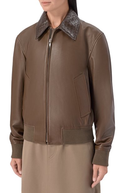 Кожаный бомбер BOTTEGA VENETA хаки цвета по цене 955500 руб., арт. 874736/V61D0, фото 3 Кожаный бомбер BOTTEGA VENETA, арт. 874736/V61D0, фото 3