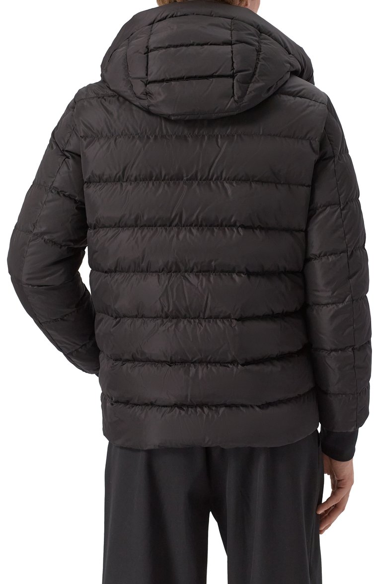 Мужская пуховая куртка MONCLER черного цвета, арт. 1B51E00/539ZD | Фото 4 (Длина (верхняя одежда): Короткие; Материал внешний: Синтетический материал; Материал утеплителя: Пух и перо; Рукава: Длинные; Материал подклада: Синтетический материал; Мужское Кросс-КТ: Куртка-пуховая, пуховик-короткий; Кросс-КТ: Пуховик, Куртка; Стили: Кэжуэл)