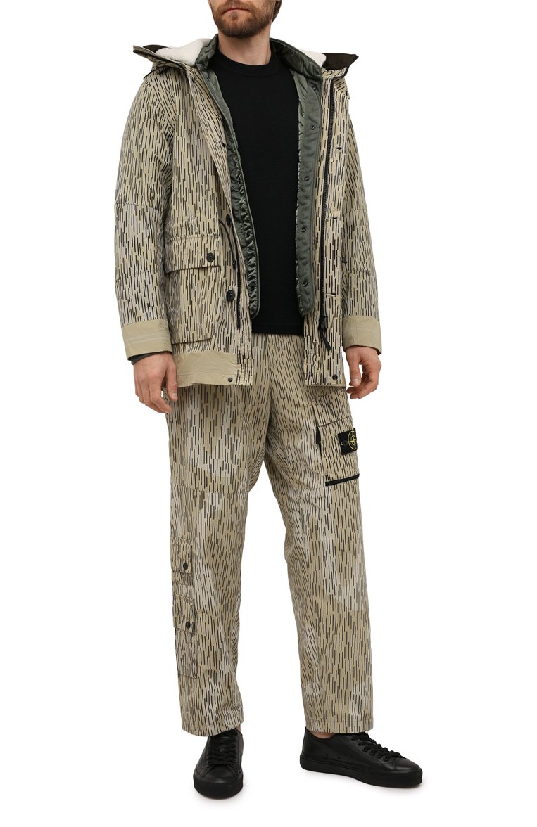 Мужская утепленная куртка STONE ISLAND бежевого цвета, арт. 7515429E1 | Фото 2 (Кросс-КТ: Куртка; Рукава: Длинные; Длина (верхняя одежда): До середины бедра; Материал внешний: Синтетический материал; Мужское Кросс-КТ: утепленные куртки; Материал сплава: Проставлено; Стили: Милитари; Материал подклада: Синтетический материал; Драгоценные камни: Проставлено)