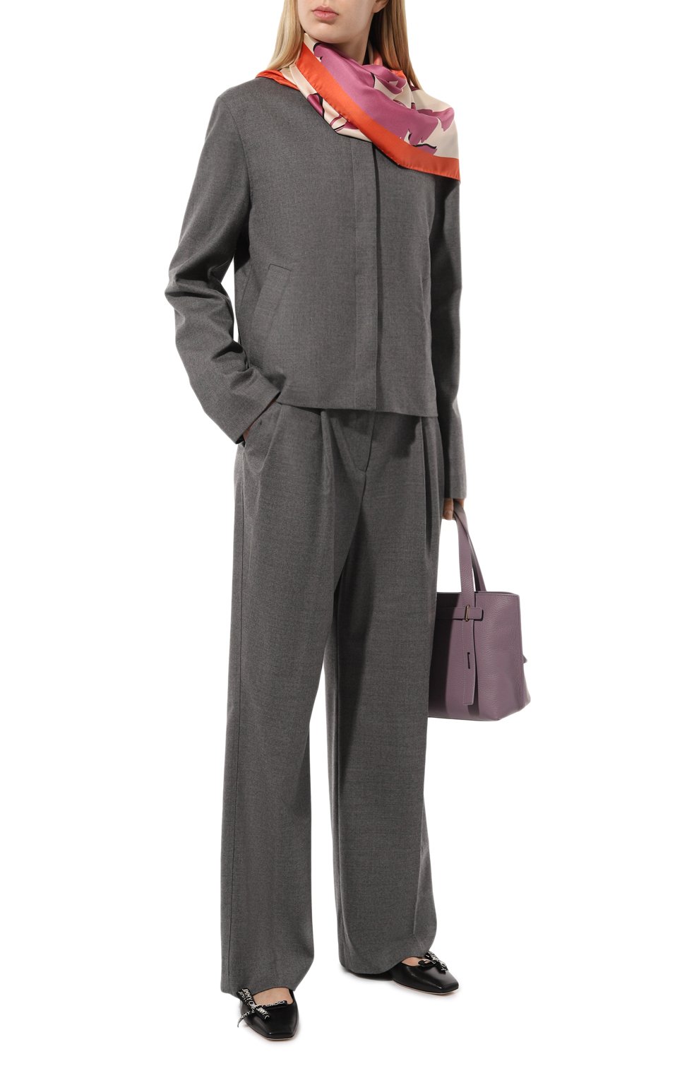 Шелковый платок COCCINELLE кремового цвета по цене 14500 руб., арт. E7 PXU 38 01 01, фото 2 Шелковый платок COCCINELLE, арт. E7 PXU 38 01 01, фото 2