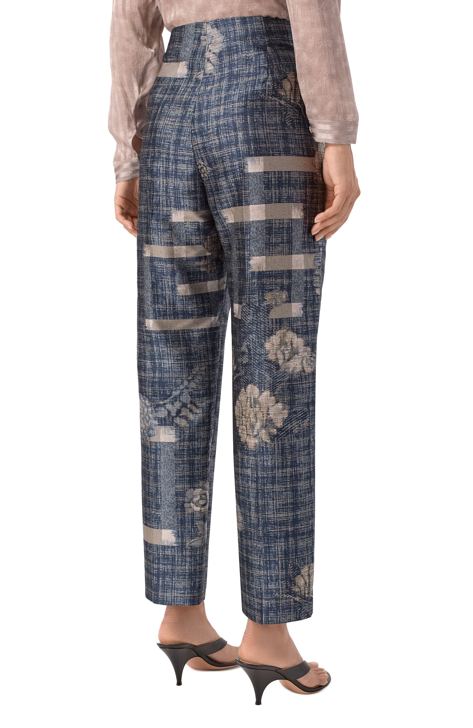 Брюки GIORGIO ARMANI синего цвета по цене 229500 руб., арт. GW003474/TE22828, фото 4 Брюки GIORGIO ARMANI, арт. GW003474/TE22828, фото 4