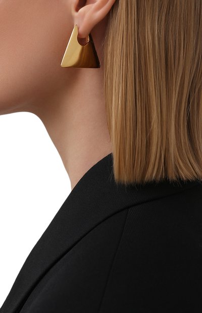Серьги BOTTEGA VENETA золотого цвета по цене 95700 руб., арт. 651172/VAHU0, фото 2 Серьги BOTTEGA VENETA, арт. 651172/VAHU0, фото 2