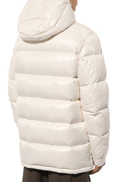 Мужская пуховик chiablese MONCLER белого цвета, арт. 1C000-06-5963V | Фото 4 (Драгоценные камни: Проставлено; Длина (верхняя одежда): До середины бедра; Рукава: Длинные; Материал подклада: Синтетический материал; Материал сплава: Проставлено; Материал внешний: Синтетический материал; Материал утеплителя: Пух и перо; Стили: Кэжуэл; Мужское Кросс-КТ: пуховик-короткий)