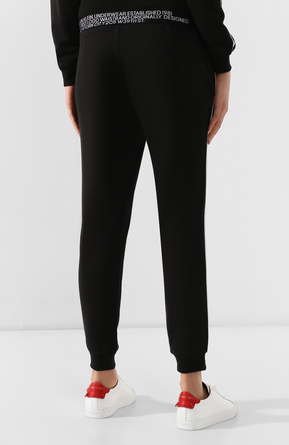 Хлопковые джоггеры CALVIN KLEIN черного цвета по цене 6525 руб., арт. QS6188E, фото 4 Хлопковые джоггеры CALVIN KLEIN, арт. QS6188E, фото 4