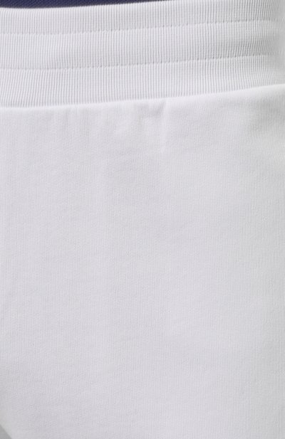 Хлопковые джоггеры MONCLER белого цвета по цене 59500 руб., арт. 8H000-03-809KR, фото 5 Хлопковые джоггеры MONCLER, арт. 8H000-03-809KR, фото 5