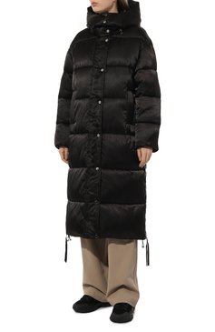 Женская утепленная куртка P.A.R.O.S.H. черного цвета, арт. NAKED-D490563 | Фото 3 (Кросс-КТ: Куртка, Утепленный; Рукава: Длинные; Материал внешний: Синтетический материал; Материал сплава: Проставлено; Материал подклада: Синтетический материал; Длина (верхняя одежда): Длинные; Драгоценные камни: Проставлено; Стили: Кэжуэл)