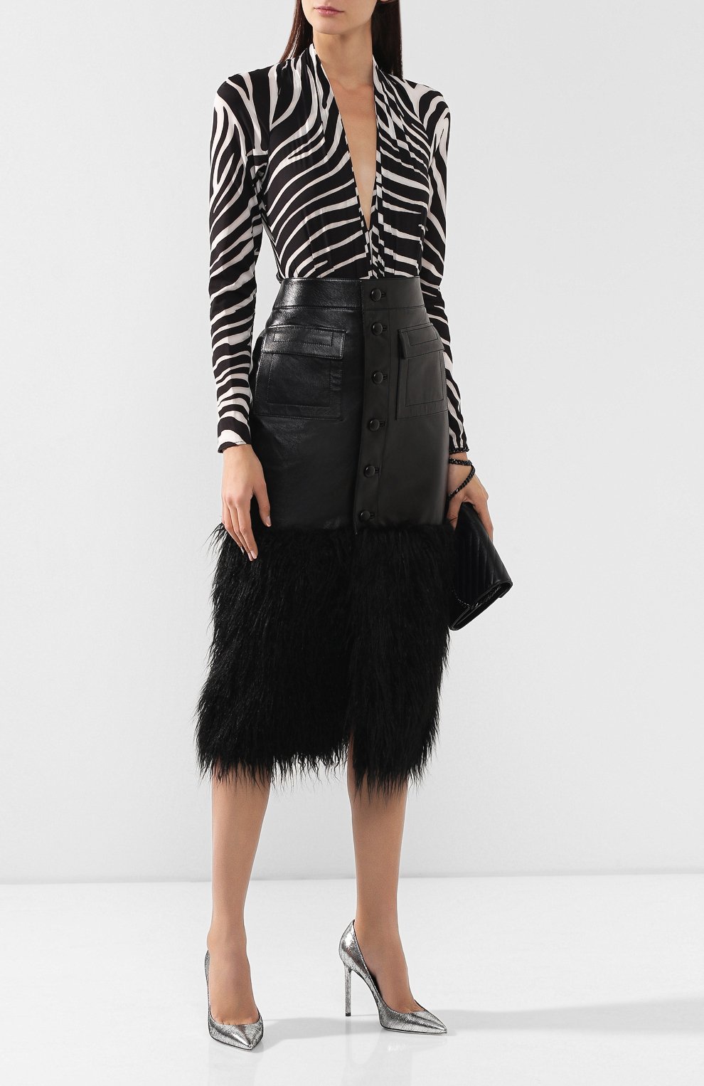 Кожаная юбка SAINT LAURENT черного цвета по цене 377000 руб., арт. 584940/YC2YY, фото 2 Кожаная юбка SAINT LAURENT, арт. 584940/YC2YY, фото 2