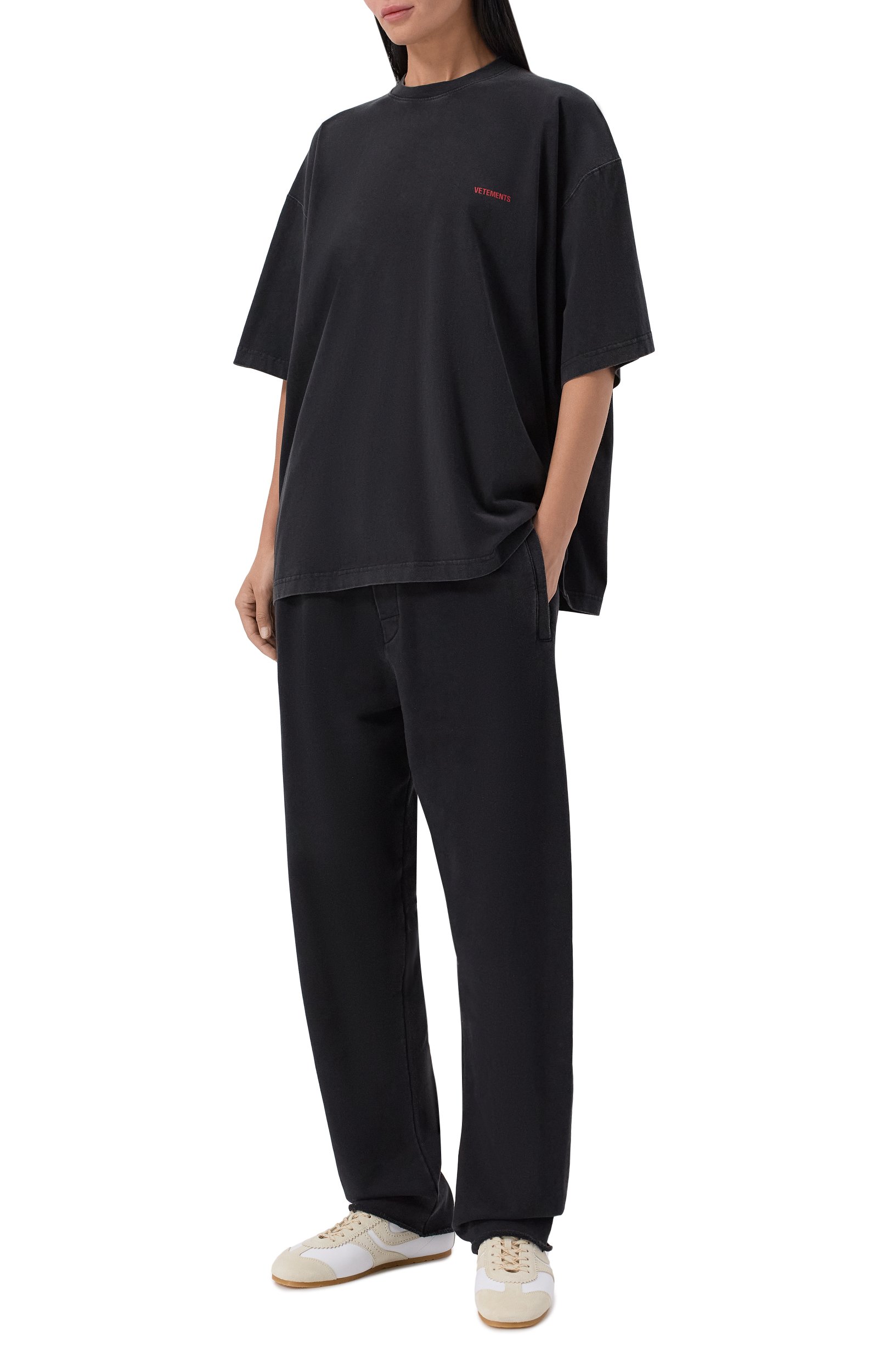 Хлопковая футболка VETEMENTS черного цвета по цене 63200 руб., арт. MH27TR142B, фото 3 Хлопковая футболка VETEMENTS, арт. MH27TR142B, фото 3