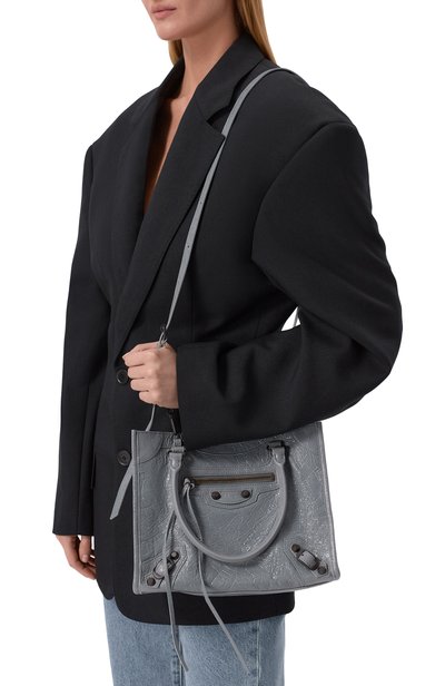 Сумка le city mini BALENCIAGA голубого цвета по цене 253000 руб., арт. 875366/2ABEK, фото 2 Сумка le city mini BALENCIAGA, арт. 875366/2ABEK, фото 2