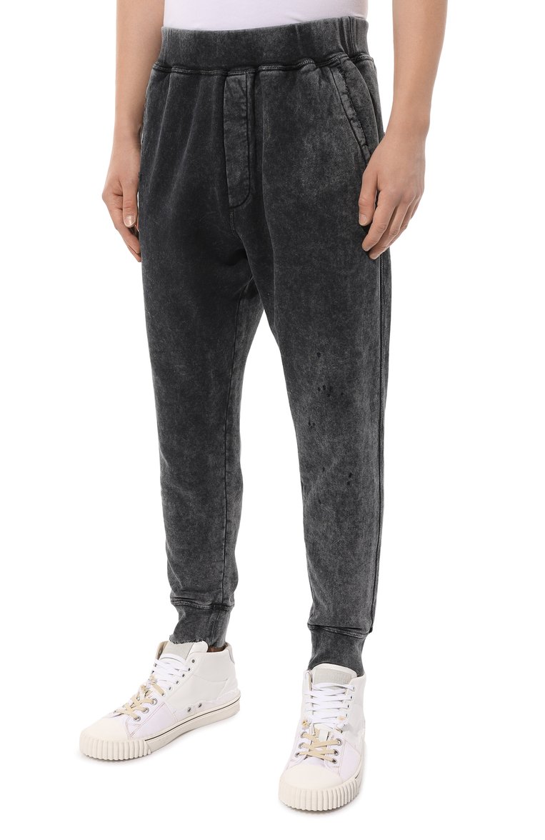 Мужские хлопковые джоггеры DSQUARED2 серого цвета, арт. S71KB0562/S25030 | Фото 3 (Длина (брюки, джинсы): Укороченные; Материал внешний: Хлопок; Стили: Кэжуэл; Силуэт М (брюки): Джоггеры)
